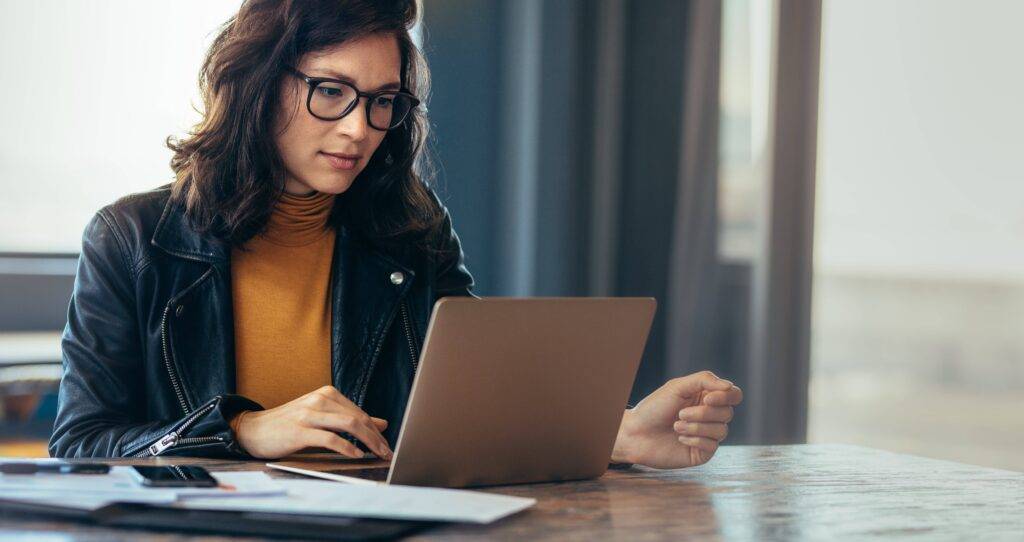 Lady at desk on computer